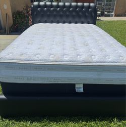 Beutiful Queen bed with good mattress set