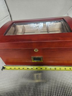 Cigar humidor