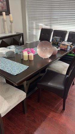 Dining room table