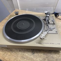 For Sale Pioneer Turntable Model Pl-514, Fully Functional 