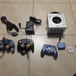 GameCube + The Legend of Zelda: The Windwaker + Accessories 