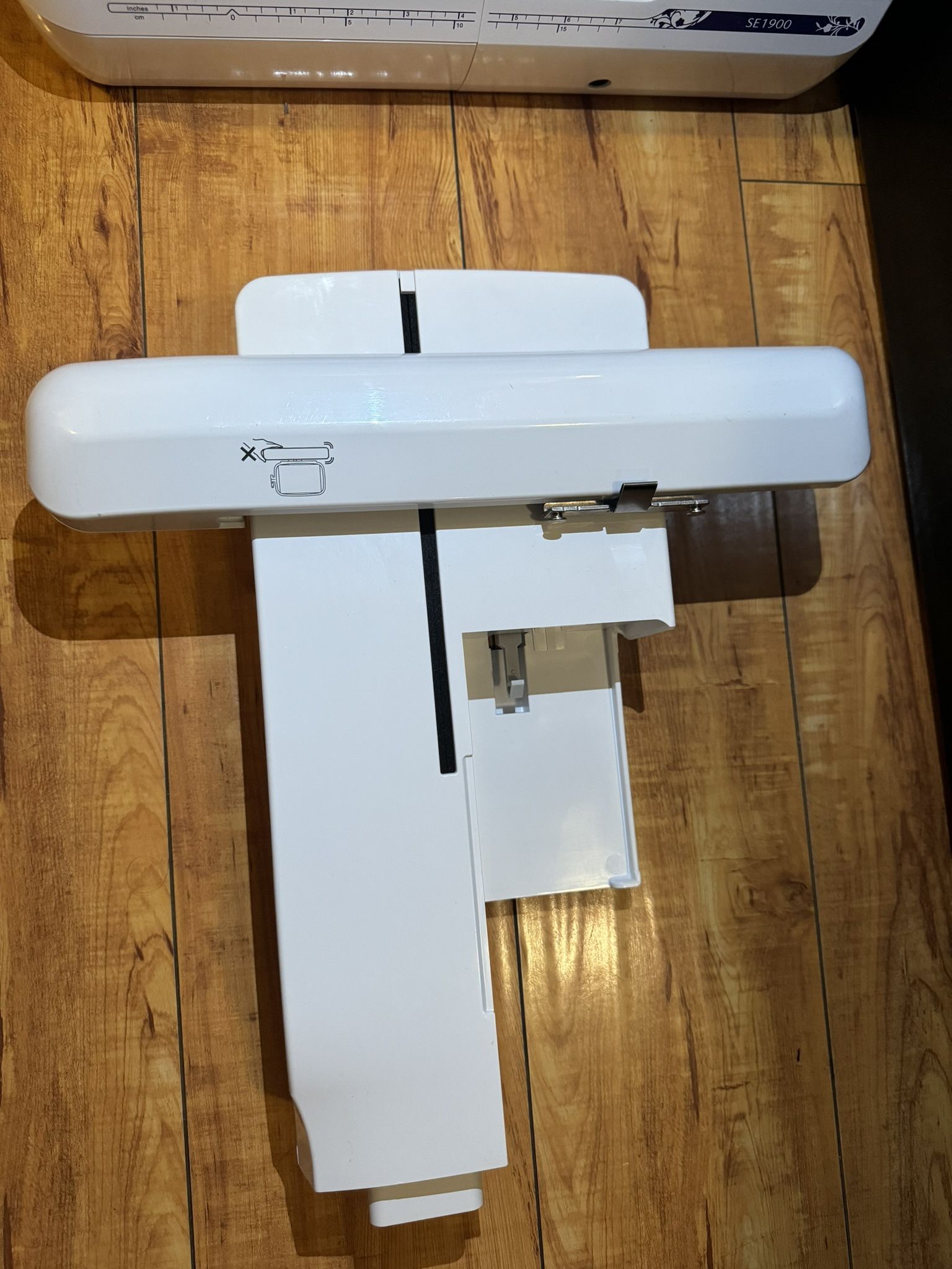 Brother SE1900 Sewing & Embroidery Machine for Sale in Los Angeles, CA