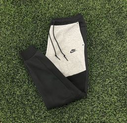 Under retail brand new Nike Tech Fleece joggers