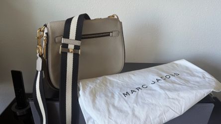 Marc Jacob’s crossbody handbag, pebble color