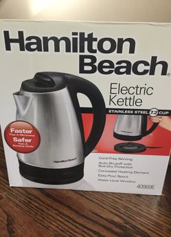 Electric cord-free serving kettle