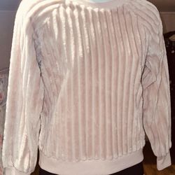 Very Nice Sweater Size( Xs ) Very Good Condition Only $10