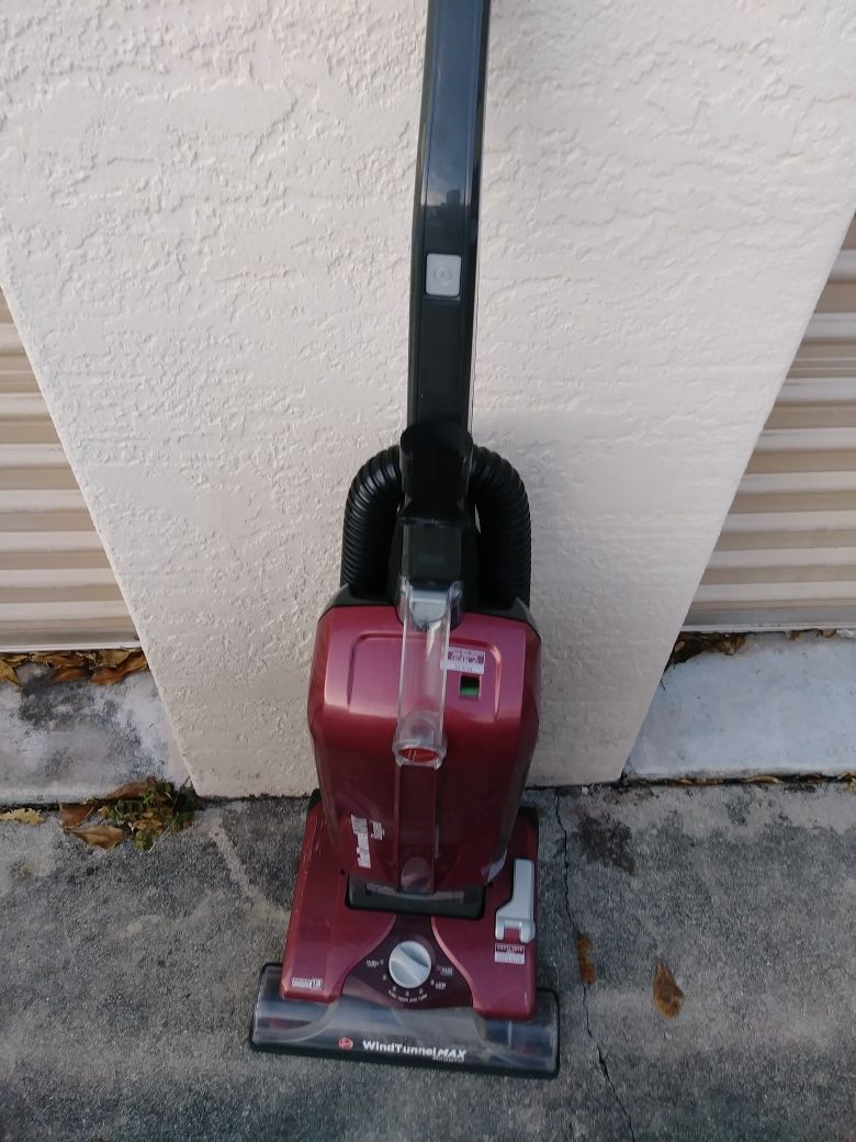 Hoover vacuum with attachment tools/hose