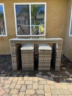 Patio furniture outdoor bar and 4 barstools