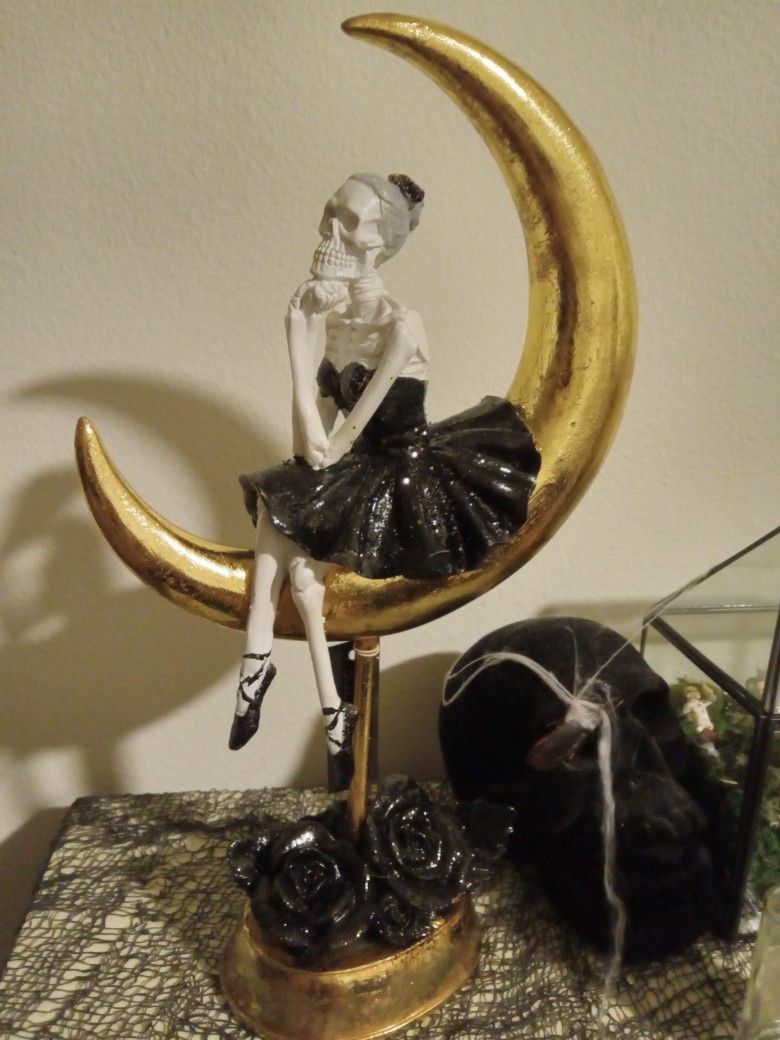 Rachel shops Zoe Halloween Figure Skeleton Ballerina Crescent Moon Black Rose Pedestal