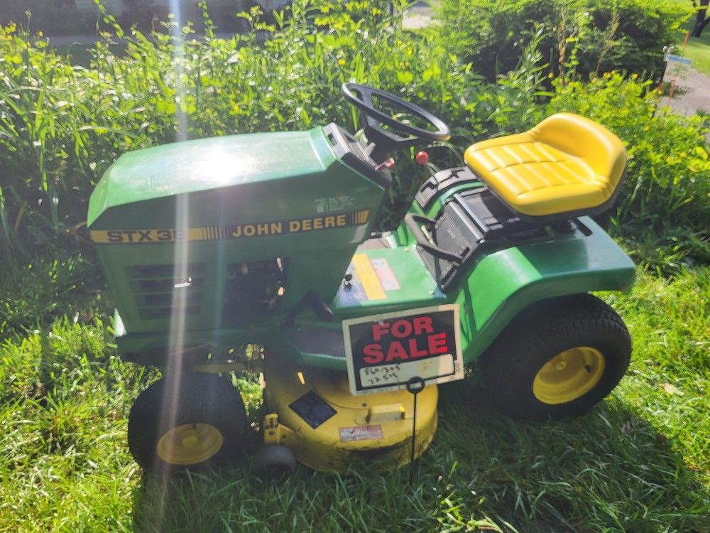 John Deere Ride On Lawn Mower Tractor
