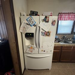 French Door Refrigerator Made By Frigidaire