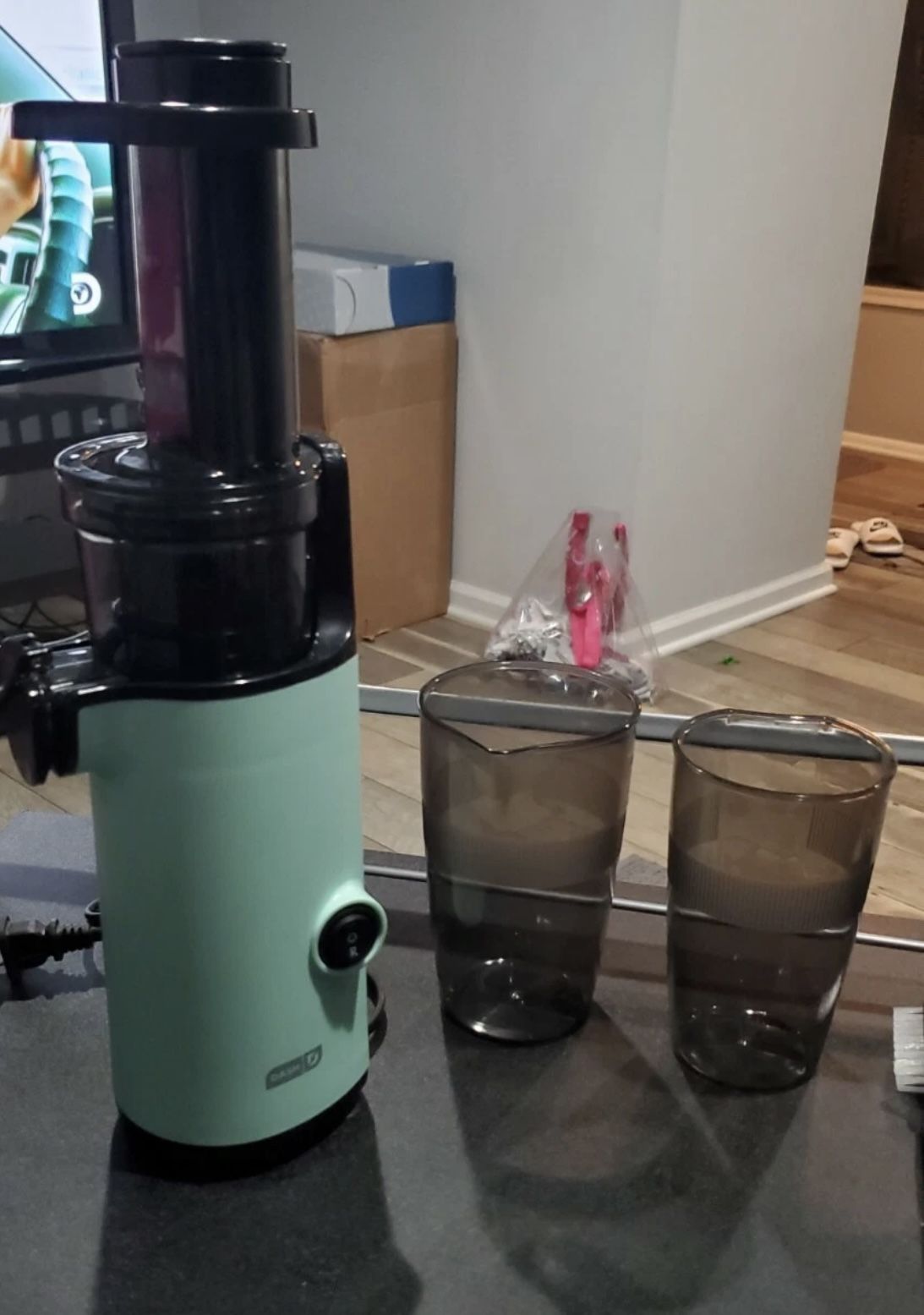 DASH Deluxe Compact Cold Press Power Juicer & Extractor