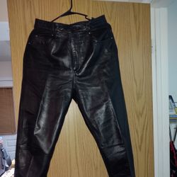 Women's leather pants size 6.. Like new condition