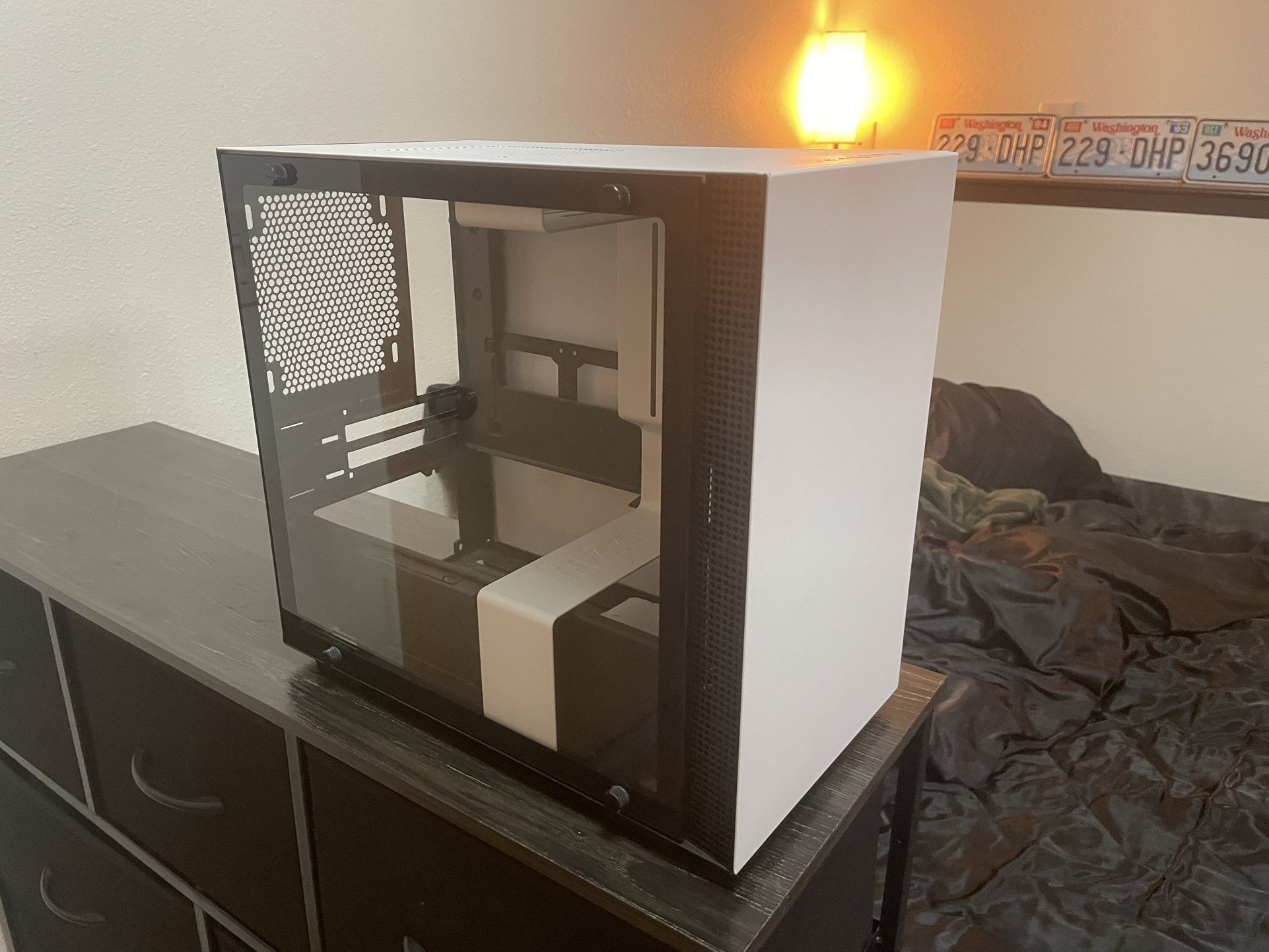 NZXT H200 Mini ITX PC Case