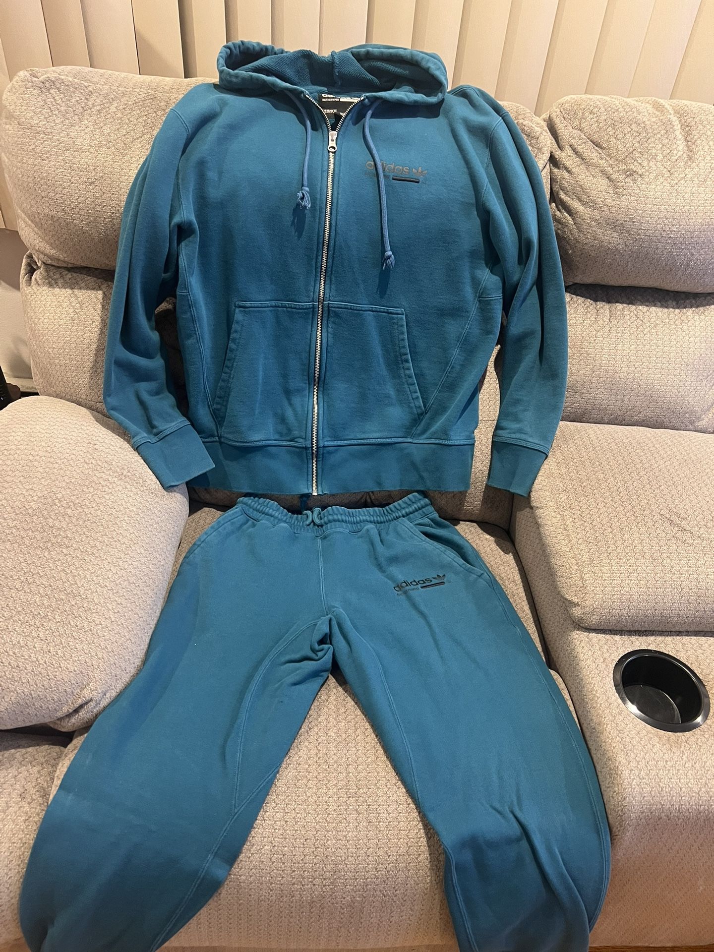 Adidas Sweatshirt (sz( Small)