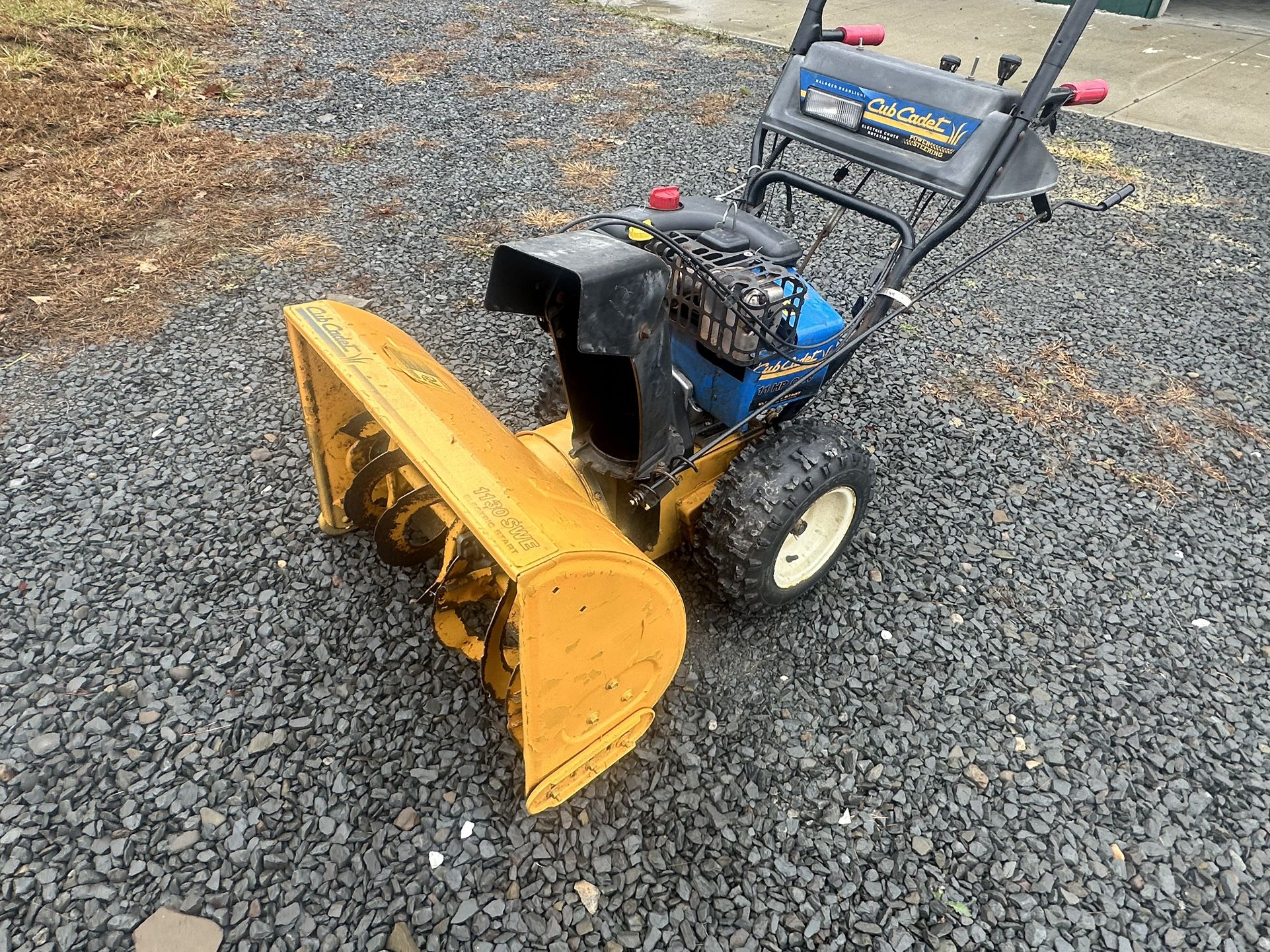 CUB CADET 11HP 30" ELECTRIC START SNOW BLOWER SELF PROPELLED POWER STEERING CHUTE TILT CONTROL ONLY $600