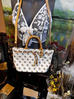 Dooney & Bourke 