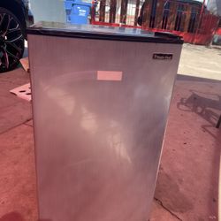 Magic Chef 3.3 cu. ft. Mini Fridge in Stainless Look