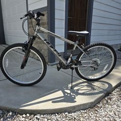 Huffy 24" Rock Creek Mountain Bike, Fits Riders 4'8" - 5'8", Gray, Adult, Men's