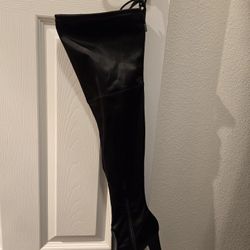 Guess.    Over The Knee Boots 