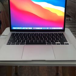 MacBook Air M1 8GB (2020)