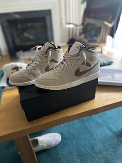 Air Jordan 1 Mid 