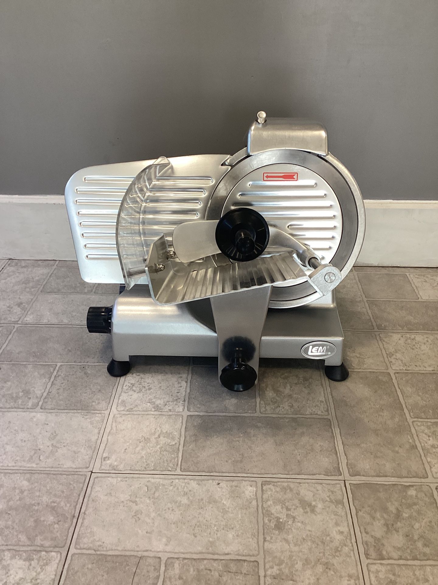 LEM Big Bite 8.5” Meat slicer