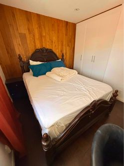 Solid Woods Bedframe Queen size
