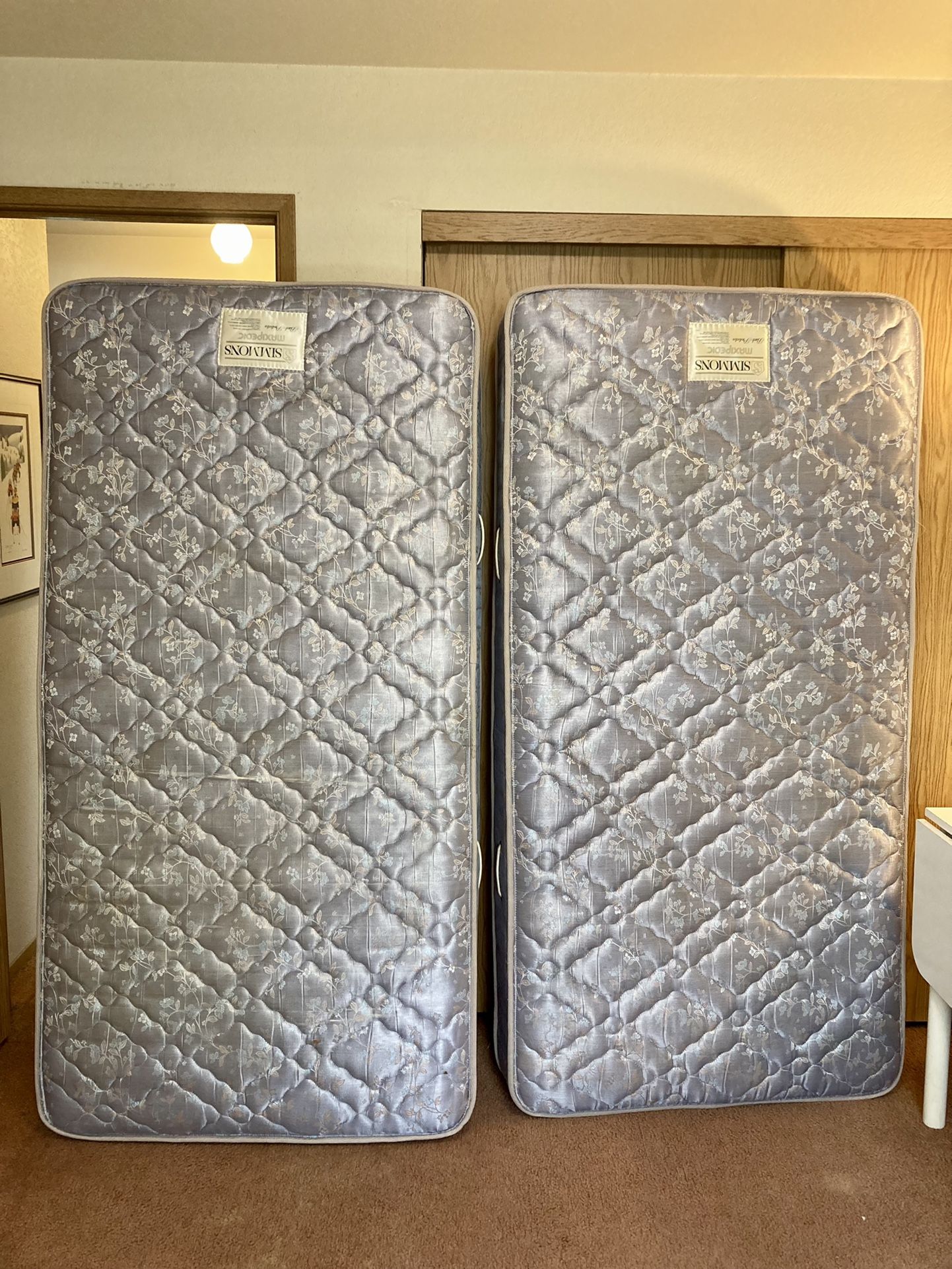 Simmons Maxipedic Back protector Twin Mattress