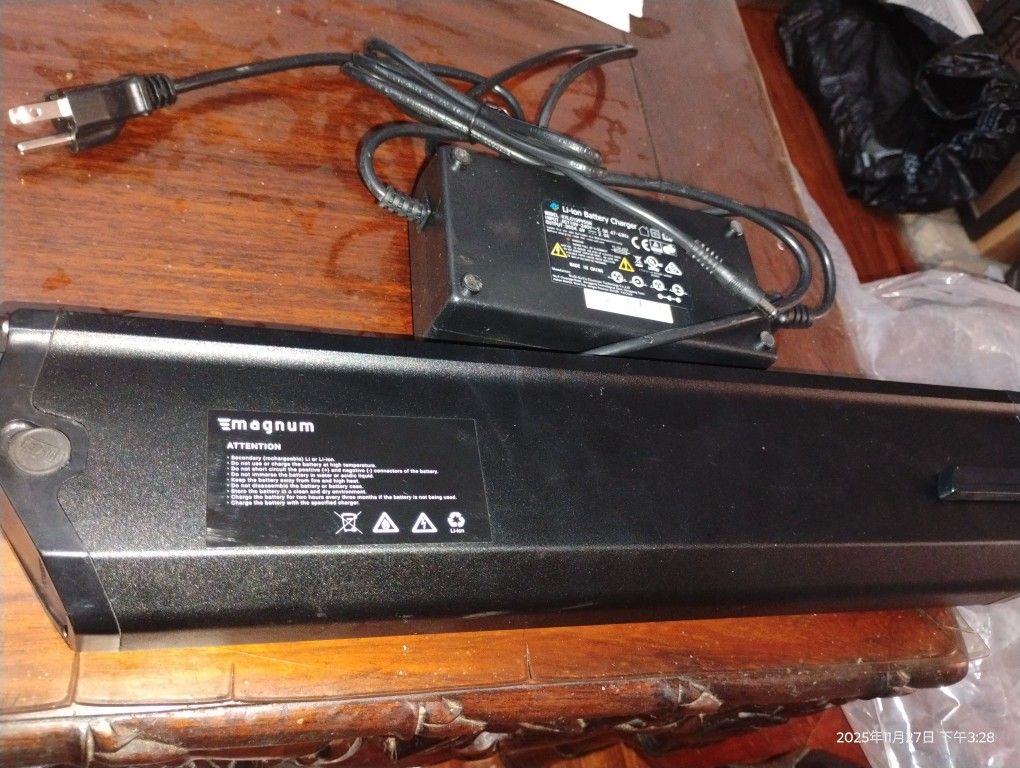 Magnum OEM Lithium Ion EBike Battery w Adaptor,48V 15Ah i6 for Magnum EBikes