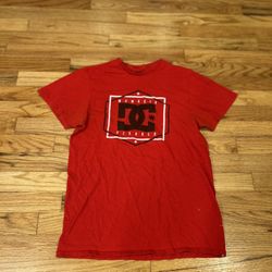 Y2K Red DC Shoes t-shirt with white and black accents  Size medium  Few paint stains  #skateboarding