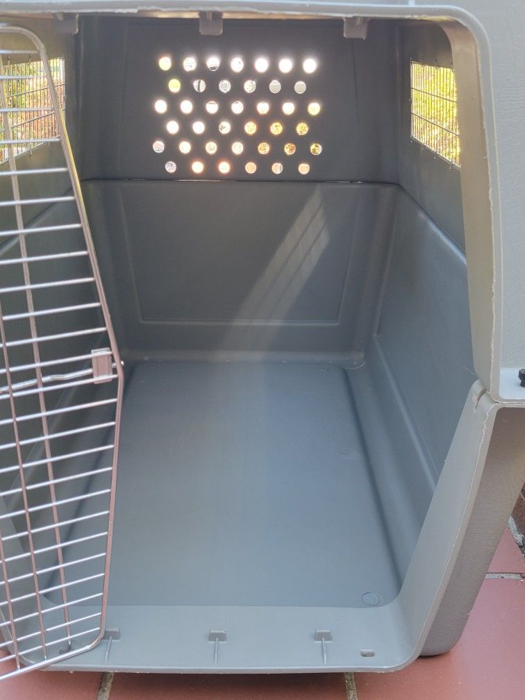 Dog Kennel/Crate, Large X-large,  Airline Approved 