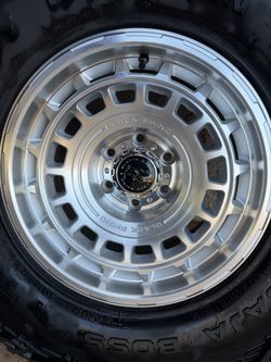 Black rhino 17in wheels