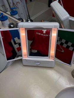 Con air Lighted Trifold Vanity Mirror White