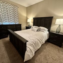 8 Piece Queen Size Bedroom Set