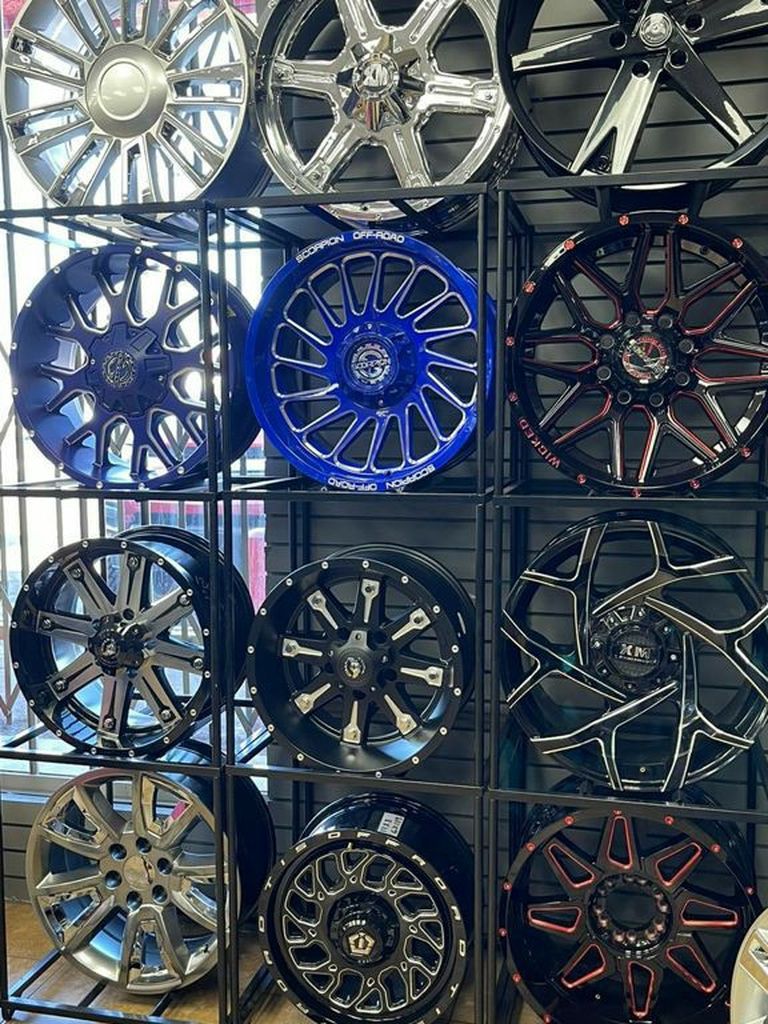 20x10 rims and tires 33/1250/20