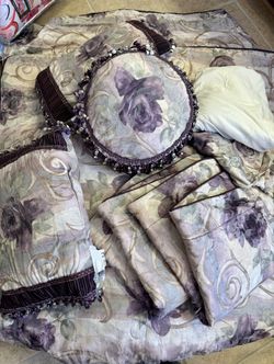 7 Pc Set Croscill Home Queen Size Comforter, 2 European Shams, Bedskirt, 3 Throw Pillows In Very Good  Condition, Purchased At Bed Bath And Beyond, Pa