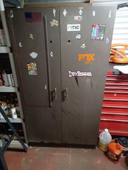 Garage storage cabinet