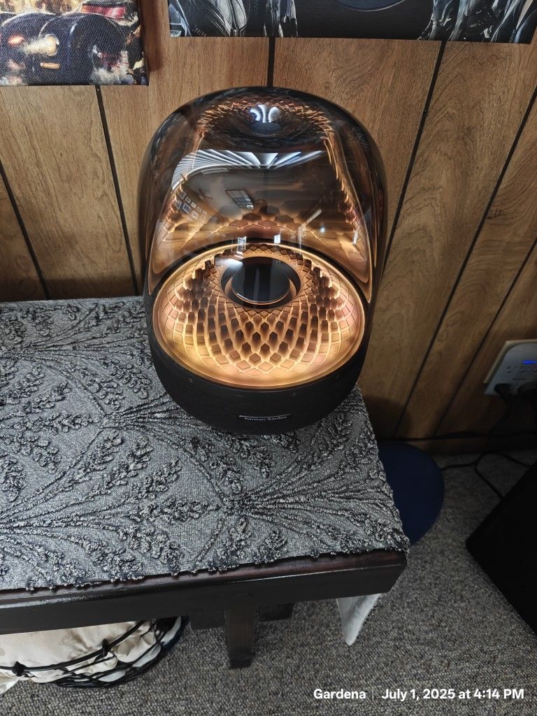 Harmon Kardon Aura Studio 4 Bluetooth Speaker Like New