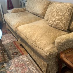 84 40 30 sofa in excellent condition