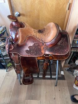 Circle Y Western Horse Saddle