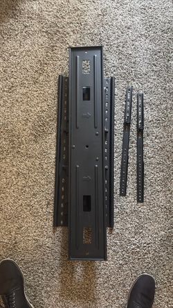 Kanto heavy duty TV mount
