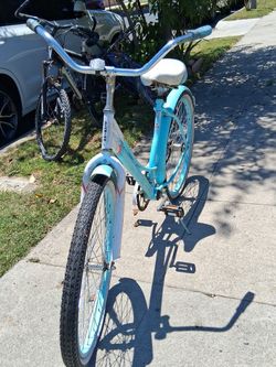 Girls beach cruiser