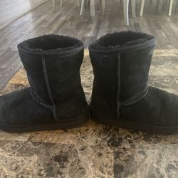 Uggs size 4