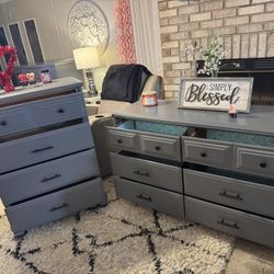 ✨✨BEAUTIFUL GRAY SMALLER SOLID WOOD DRESSER SET✨✨