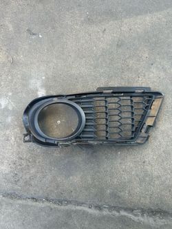 2011 - 2013 BMW 3 SERIES E92 E93 LEFT DRIVER FOG LIGHT GRILLE COVER  OEM