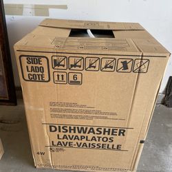 Frigidaire 24 in. Front control smart dishwasher stainless steel