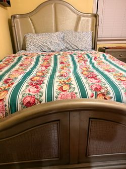 Queen Size Nisha Bed w/ 2 Nightstands – Tufted Headboard