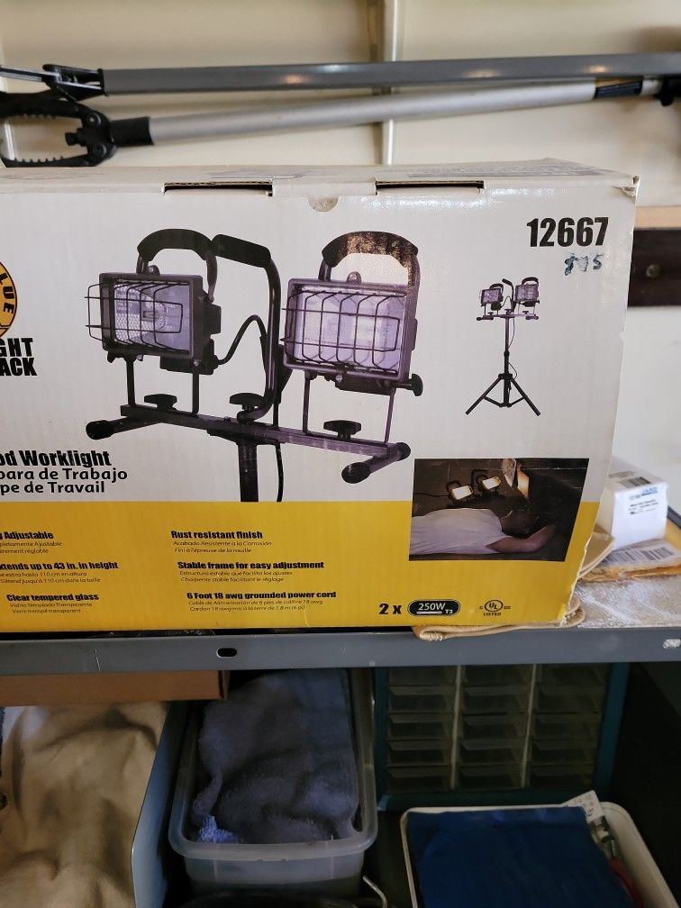 TRI POD WORKLIGHT