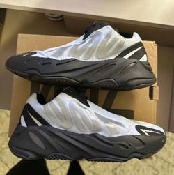 Adidas Yeezy Boost 700 MNVN Sneakers